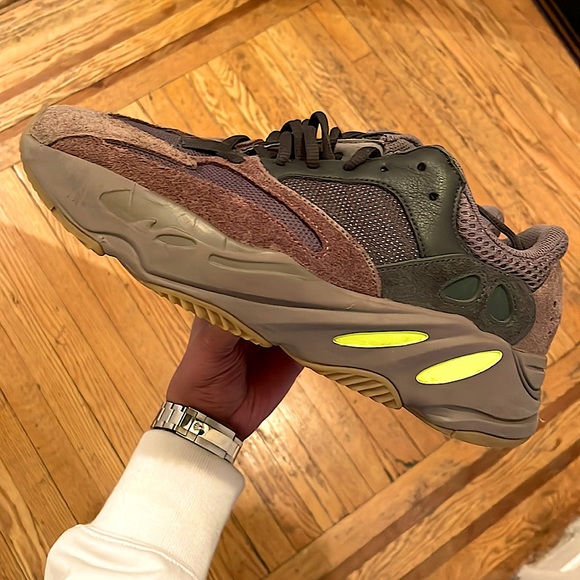 ADIDAS YEEZY BOOST 700 MAUVE . SIZE 9 US - Picture 3 of 5